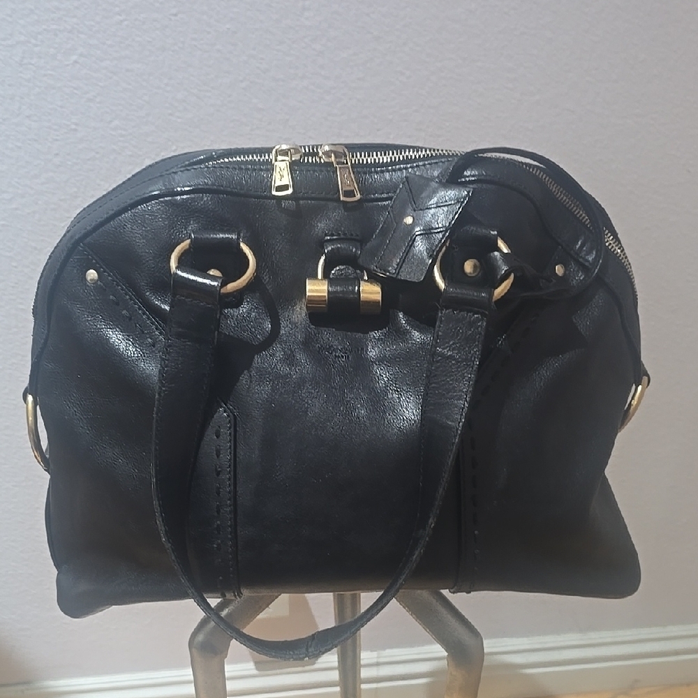 Authentic YSL Elegant Black Leather Handbag In Great Used Condition